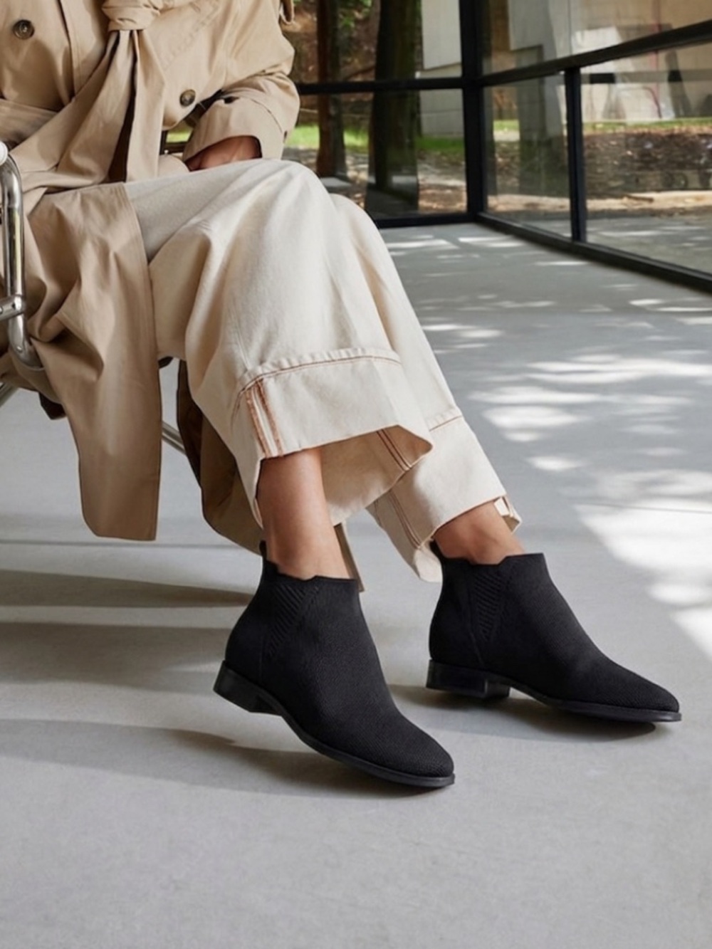 Vivaia Ryan Square Toe Slip On Chelsea Boots Size 8/39 in Black